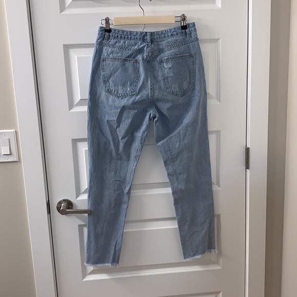 Cute high rise, distressed, mom jeans - Picture 3 of 4